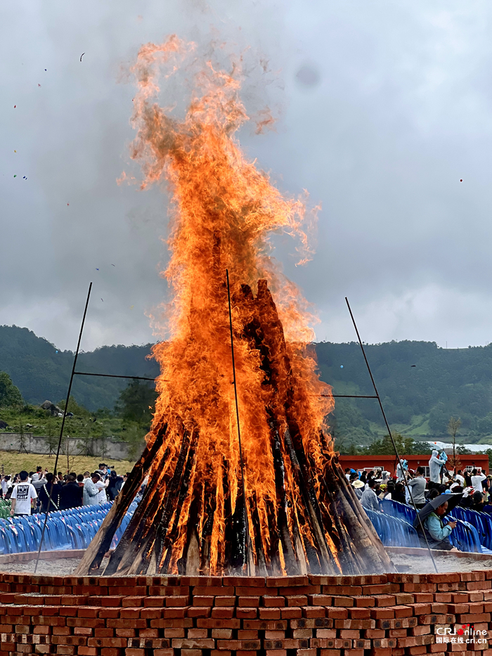 第八届凉山彝族火把节拉开帷幕(组图)_fororder_202307210015
