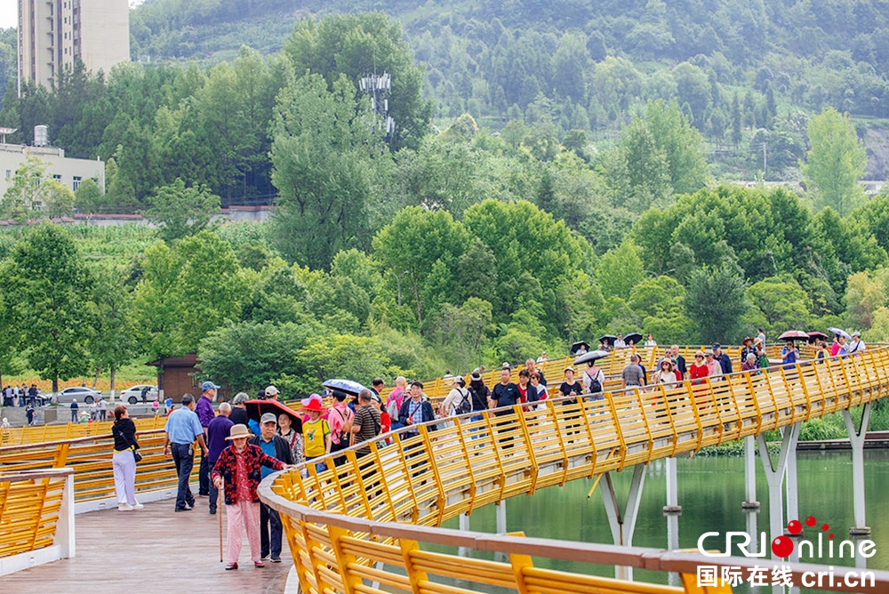 贵州六盘水：19℃度的夏天吸引大量外地游客前来避暑_fororder_微信图片_20230721125310_1