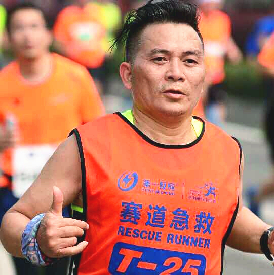急稿【CRI专稿 列表】重庆城市跑者跑团团长谢华祥：骄傲于坚持 成就于初心