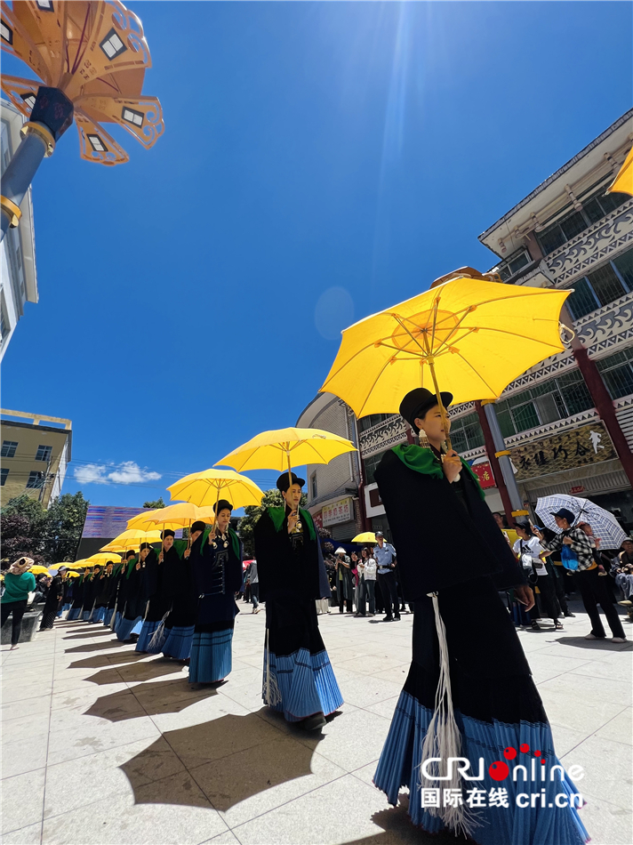 壮观！布拖县举行彝族火把节银饰、服饰展演 展浓厚民族文化风情_fororder___172.100.100.3_temp_9500027_1_9500027_1_6016_dd299e83-b5c3-445c-bc49-cda47e9bd913