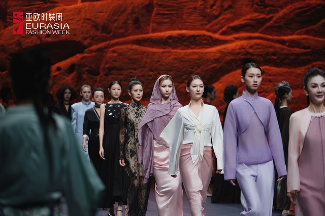 中国国风服饰品牌“麒祺”亮相第七届亚欧时装周_fororder_图2