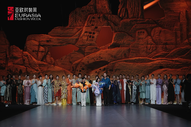 中国国风服饰品牌“麒祺”亮相第七届亚欧时装周_fororder_图5
