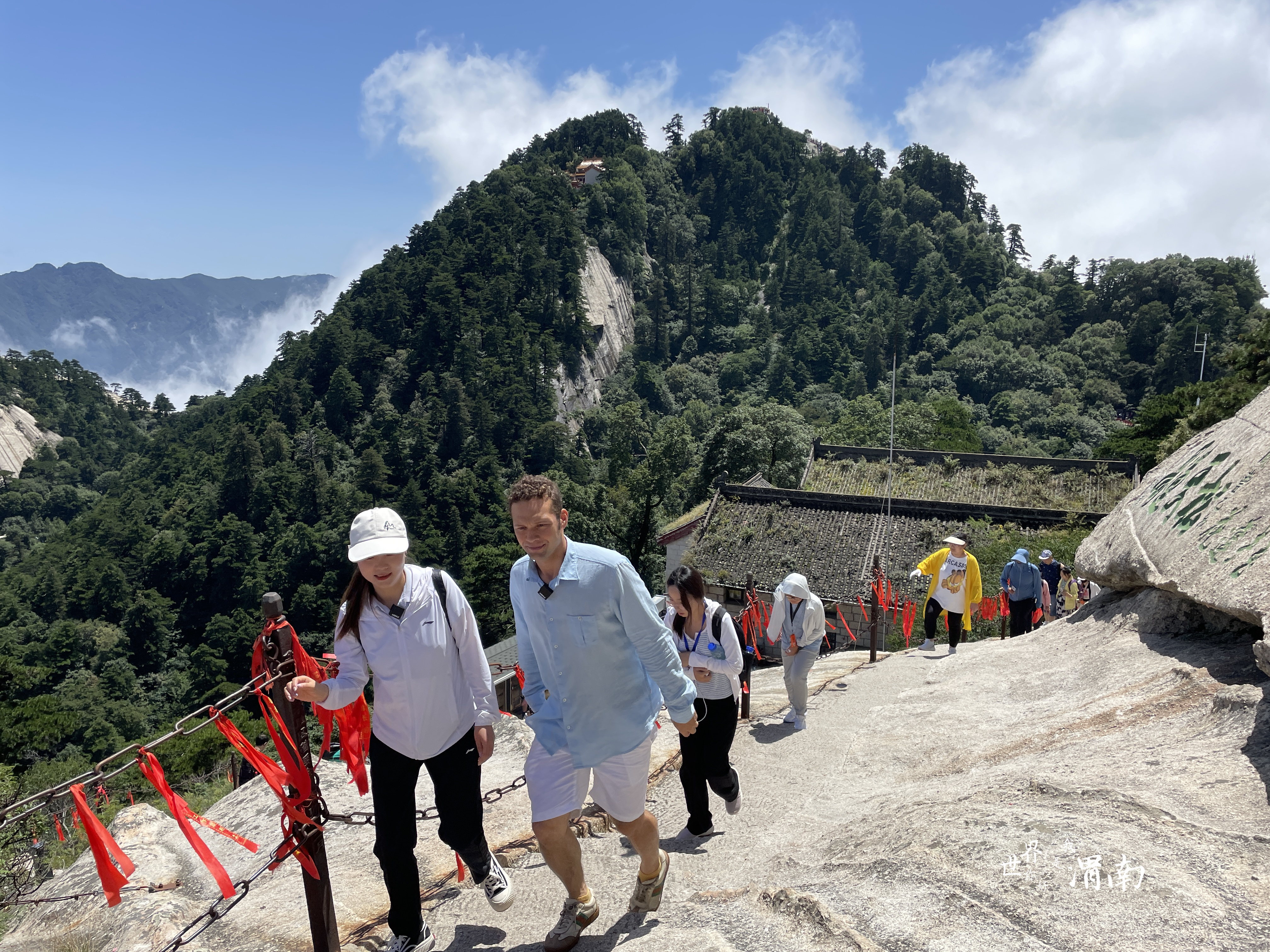 【陕耀国际】跨越山海和世界“牵手” 乌克兰主播探访陕西秘境——华山_fororder_微信图片_20230821175623