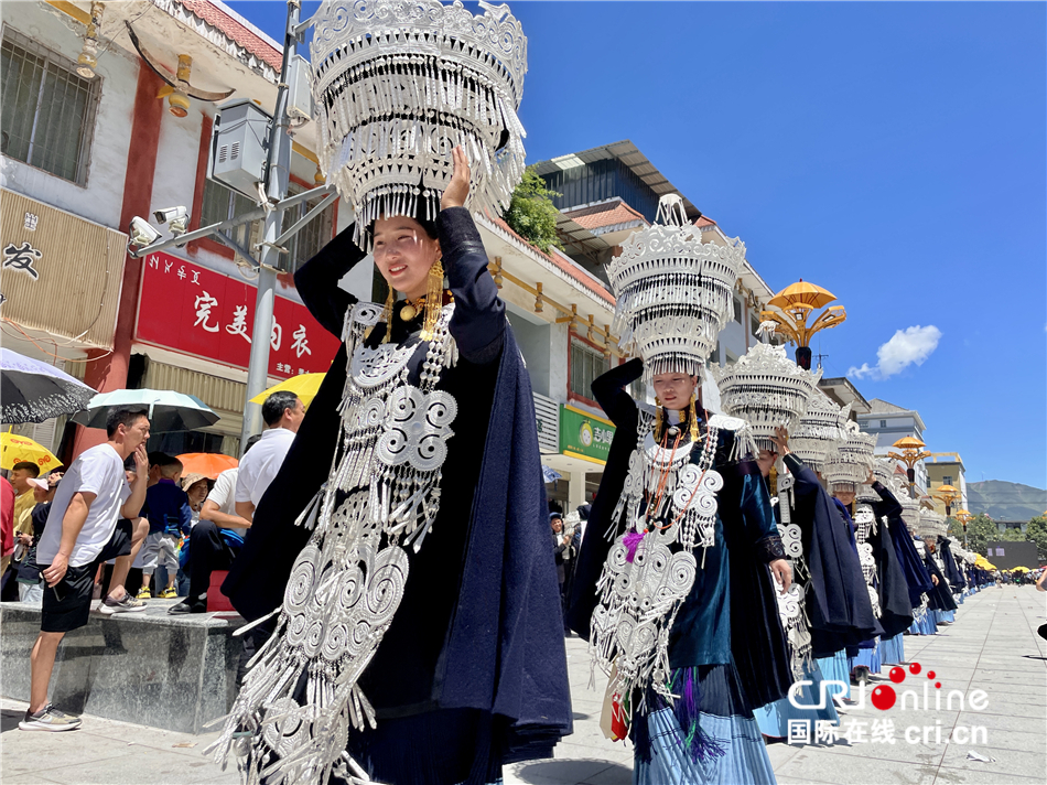 壮观！布拖县举行彝族火把节银饰、服饰展演 展浓厚民族文化风情_fororder___172.100.100.3_temp_9500027_1_9500027_1_6016_3d6a41ed-b647-4565-90c4-a91b01ed9eec