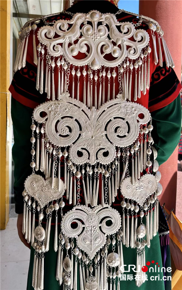 华美精巧的凉山彝族银饰