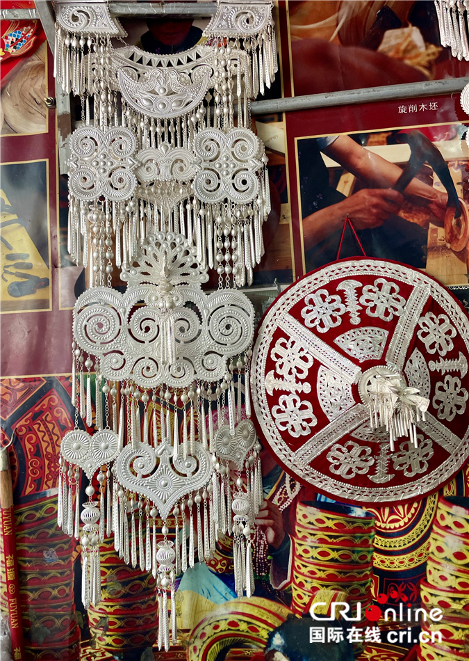 华美精巧的凉山彝族银饰-国际在线新闻频道