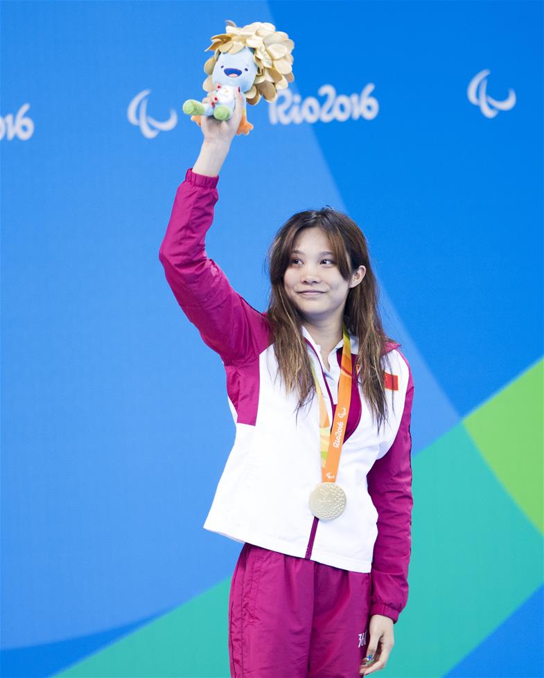 柯丽婷夺得S7级女子100米仰泳冠军