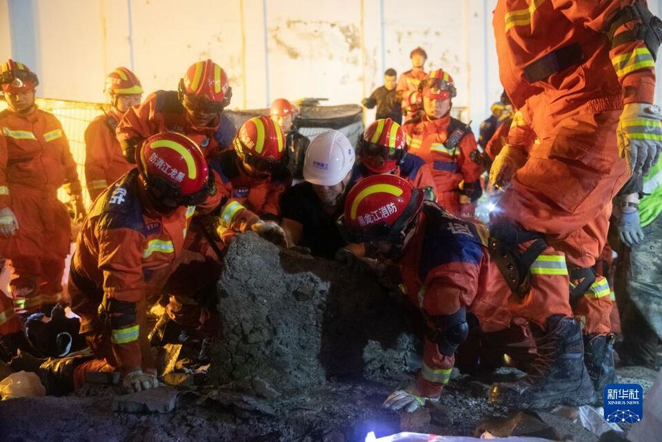 齐齐哈尔第34中学体育馆坍塌事故最后一名被困人员已搜救到 共造成11人死亡
