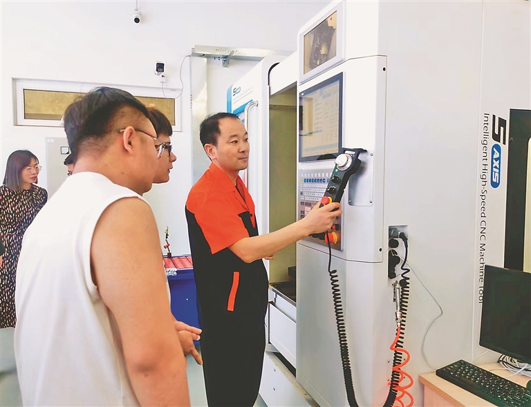 专精特新产业学院建设启动 为智能制造创新育才