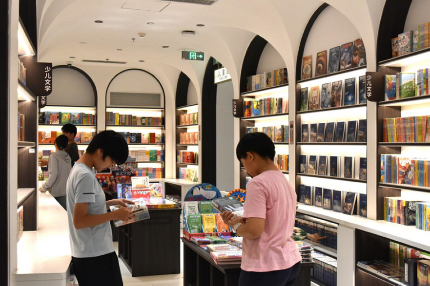 Rise in Visitors to Bookstores and Reading Areas in Shijiazhuang's Yuhua District During Summer Vacation_fororder_图片4