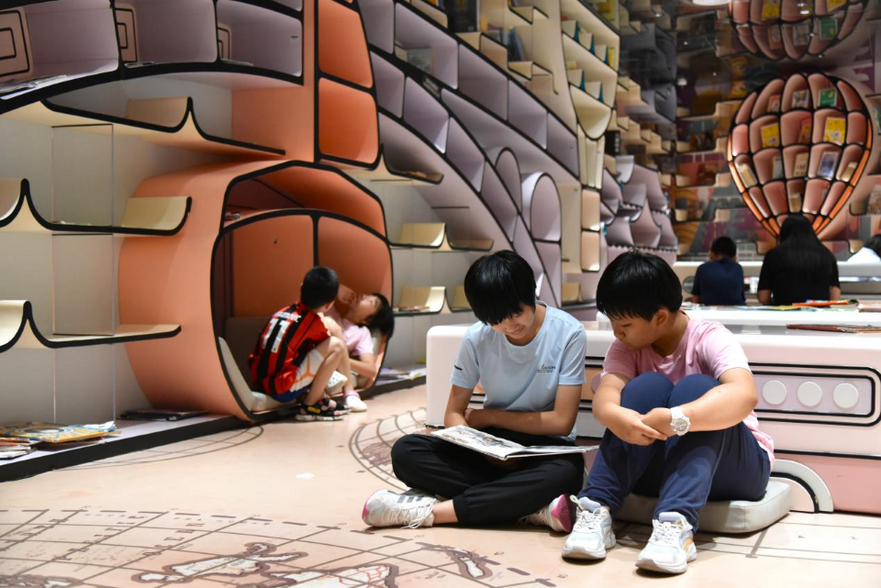 Rise in Visitors to Bookstores and Reading Areas in Shijiazhuang's Yuhua District During Summer Vacation_fororder_图片6