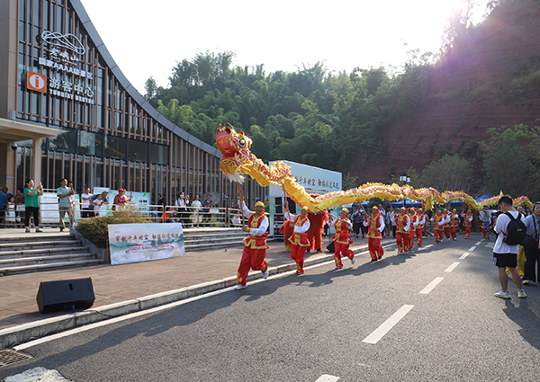眉山丹棱：老峨山“六月六”朝山会吸引八方游客来朝_fororder_活动现场2--摄影-彭川