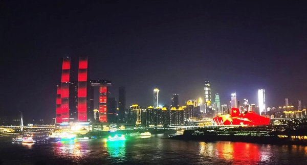 “重庆骄傲”--继灯光大秀后 弹子石老街上演超燃赞歌快闪