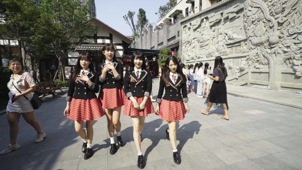 “重庆骄傲”--继灯光大秀后 弹子石老街上演超燃赞歌快闪