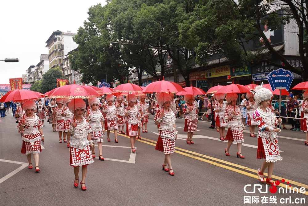 贵州丹寨：非遗盛装巡演尽显民族特色_fororder_3dd98053a477a4ea1330d21fbf0426a