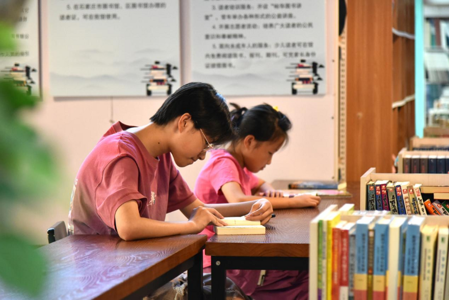 Rise in Visitors to Bookstores and Reading Areas in Shijiazhuang's Yuhua District During Summer Vacation_fororder_圖片1