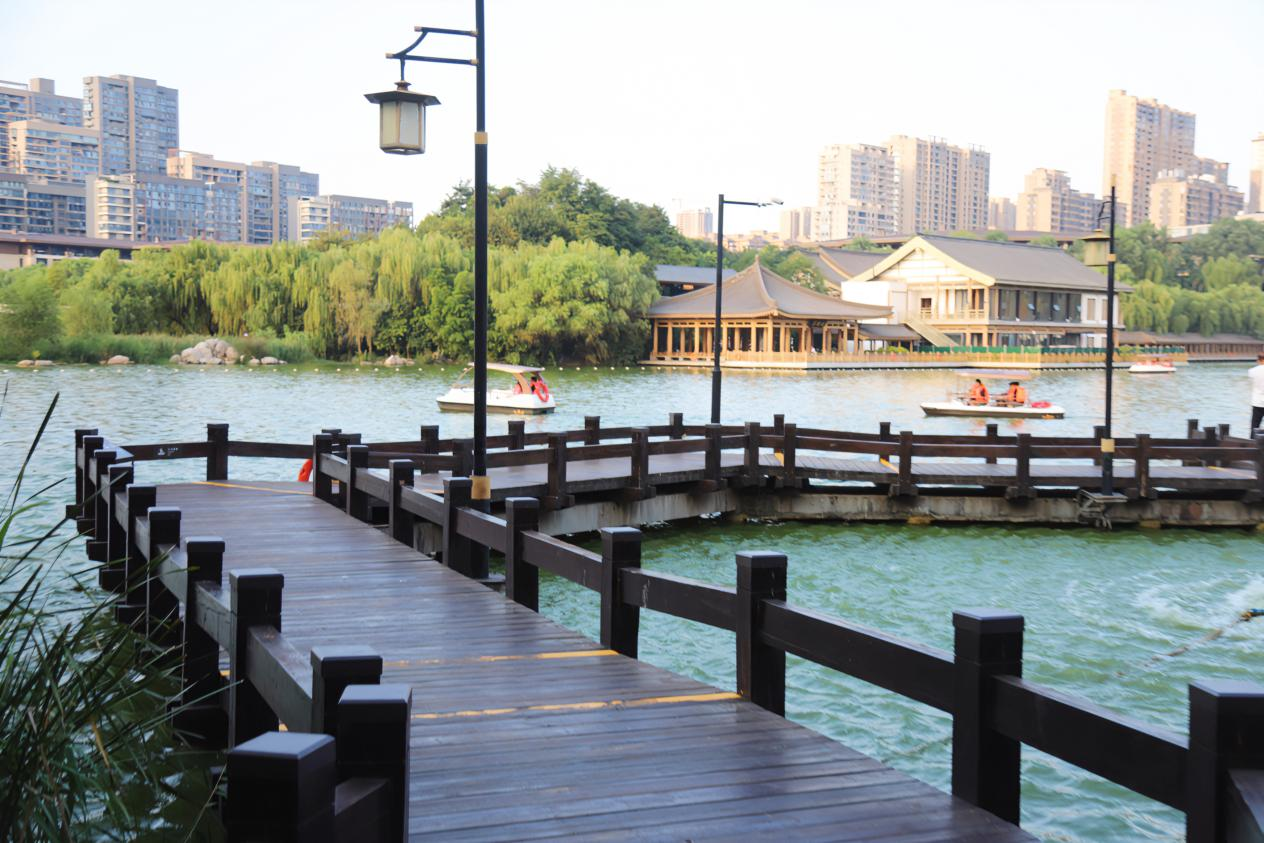 【Charming陕西】曲江池遗址公园：画中游园 徜徉千年古韵的文化之旅