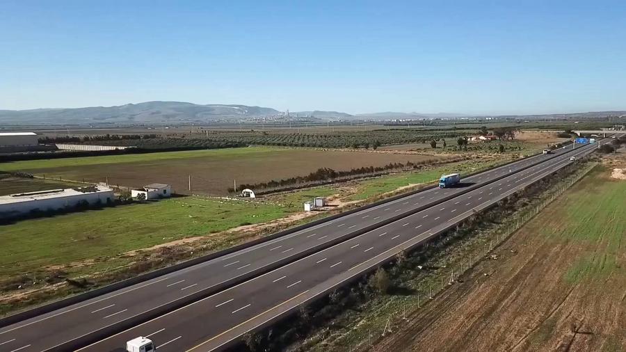 全球连线丨中企助力阿尔及利亚东西高速公路建设