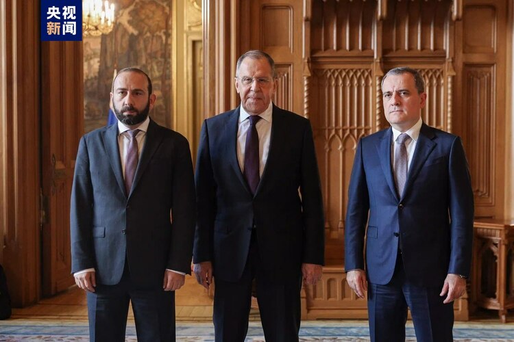 俄罗斯、阿塞拜疆、亚美尼亚三国外长在莫斯科举行会谈