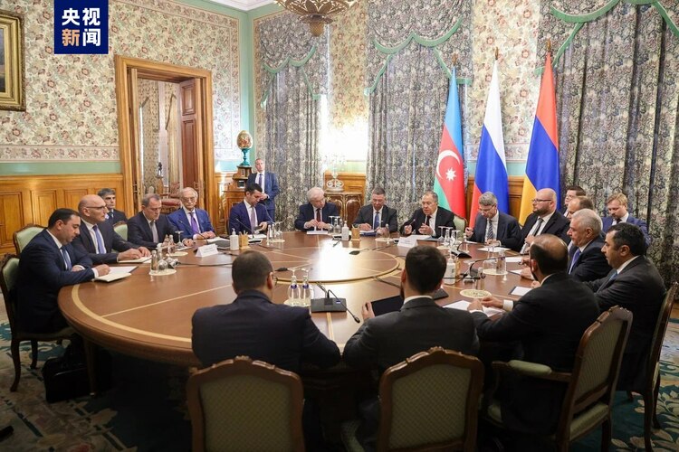 俄罗斯、阿塞拜疆、亚美尼亚三国外长在莫斯科举行会谈
