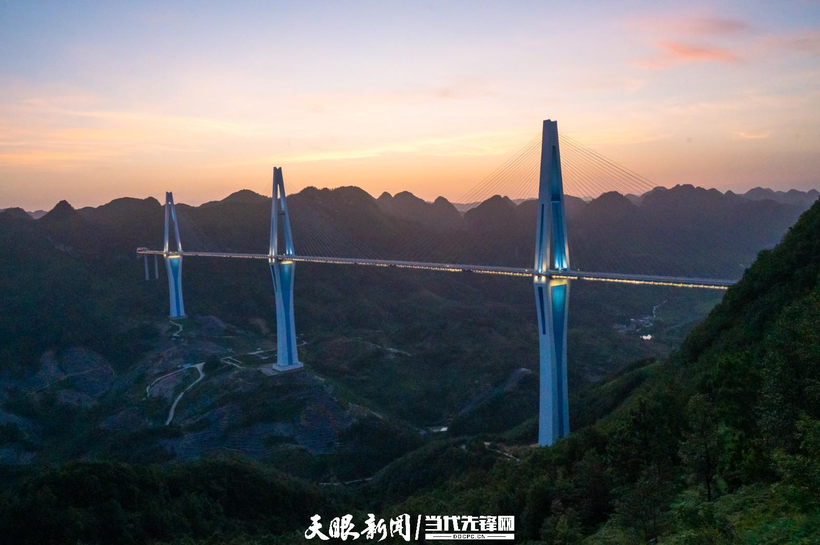 当平塘大桥遇上绝美晚霞