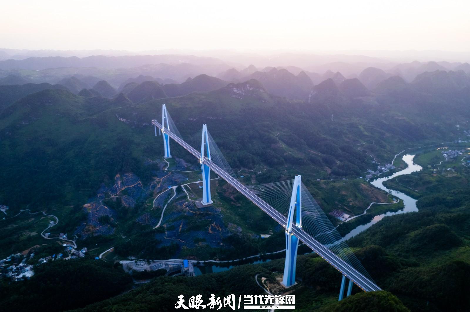 当平塘大桥遇上绝美晚霞