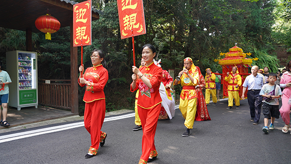 眉山丹棱：老峨山“六月六”朝山会吸引八方游客来朝_fororder_活动现场--摄影-彭川