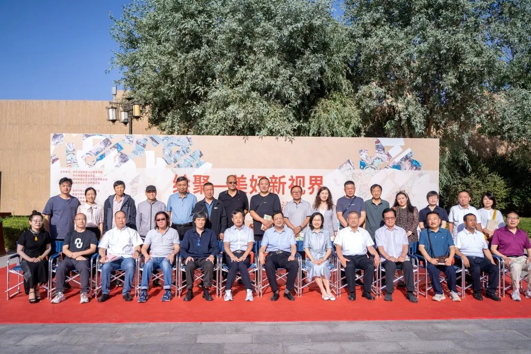 深圳南山美术作品赴敦煌交流展出_fororder_1 嘉宾合影 供图 深圳市南山区委宣传部