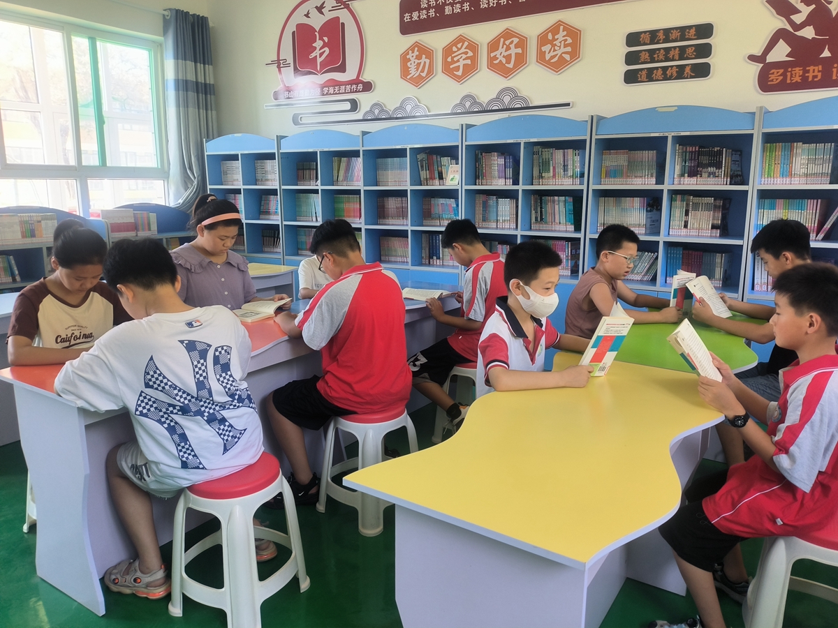 图片默认标题_fororder_阅读启迪学生的智慧 摄影 何新娟