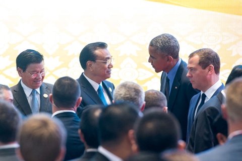 東亞峰會上的“強”式外交