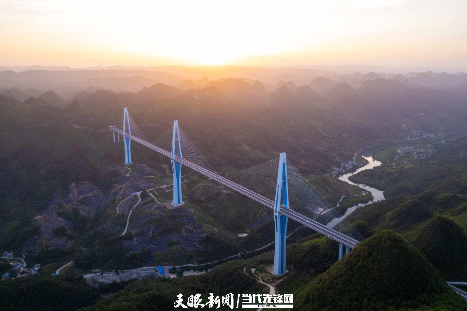 当平塘大桥遇上绝美晚霞