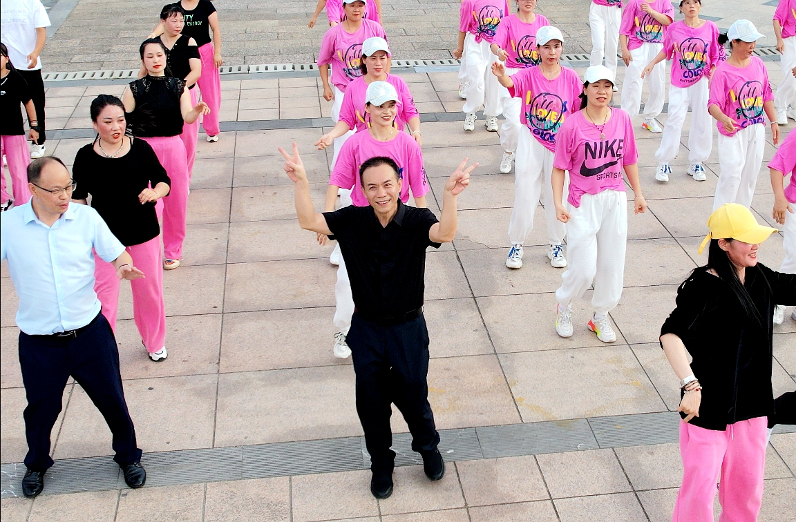 网红教授张河清在家乡湖南崀山“火”了_fororder_图片8