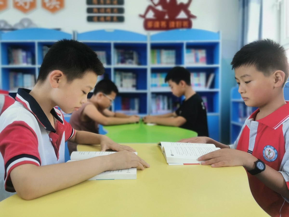 图片默认标题_fororder_徜徉在书的海洋里 摄影 王佳佳