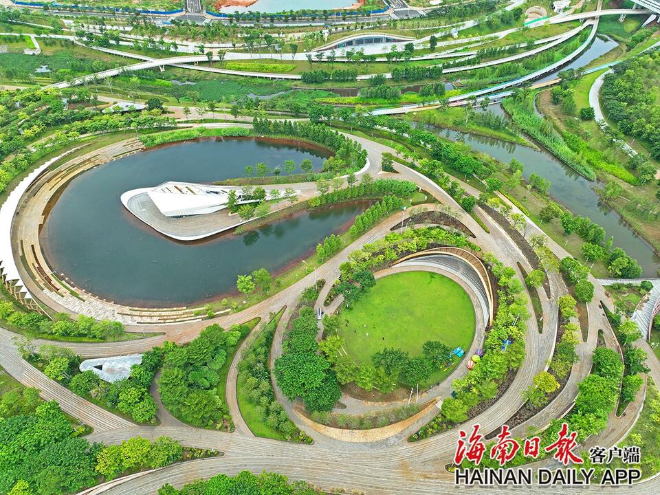海口西秀公园：曲线的生态艺术空间