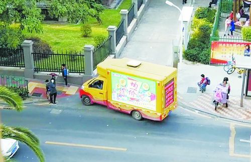 【舆情 主推】【滚动新闻】【地市 厦门】 （厦门巨屏车噪音扰民）厦门巨屏车噪音扰民"霸道"广告惹非议 大润发致歉停止播放