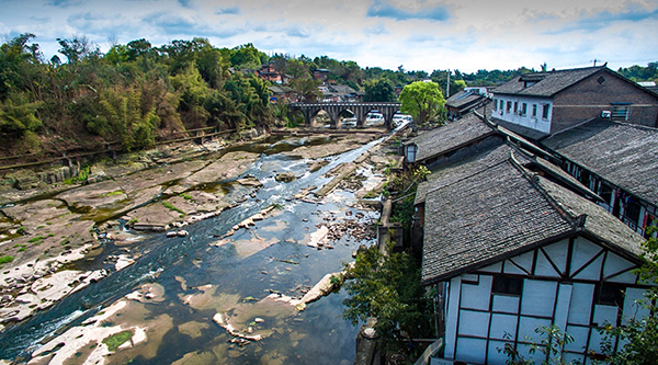 自貢貢井區：活力澎湃鄉野間 艾葉鎮六房村打造鄉村旅遊“好風景”_fororder_古鎮河灘