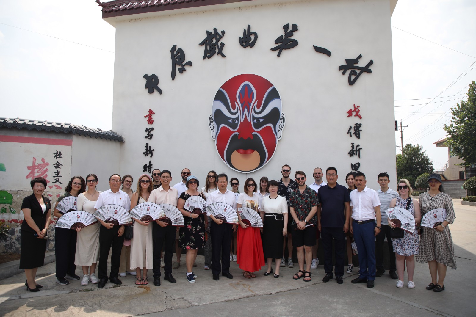 感受中原文化 走進美麗鄉村——歐洲外交官眼中的河南AB面