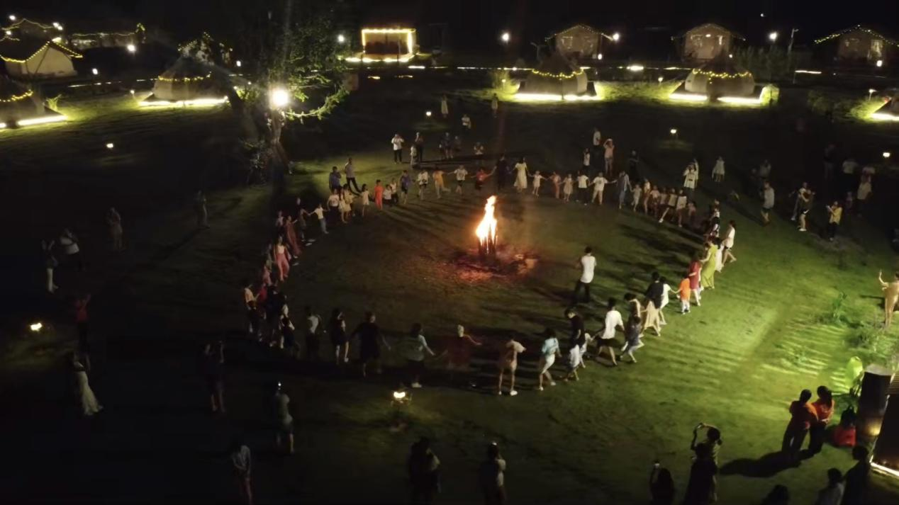 廣西百色:中伏消暑遊樂正當時 遊客穿越原始森林漂流覓清涼_fororder_圖片13