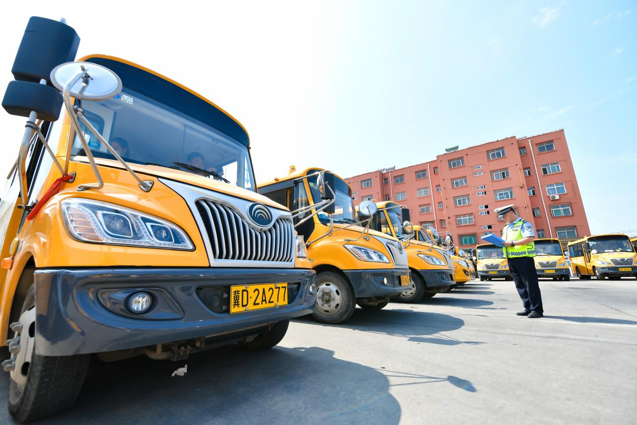 邯鄲冀南新區:校車“體檢”迎開學 護航平安上學路_fororder_圖片1