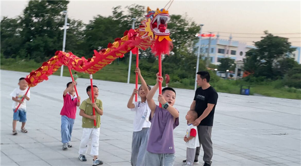 武漢商學院社會實踐隊走進鄉村 非遺舞獅文化“鑄魂”基層_fororder_圖片2