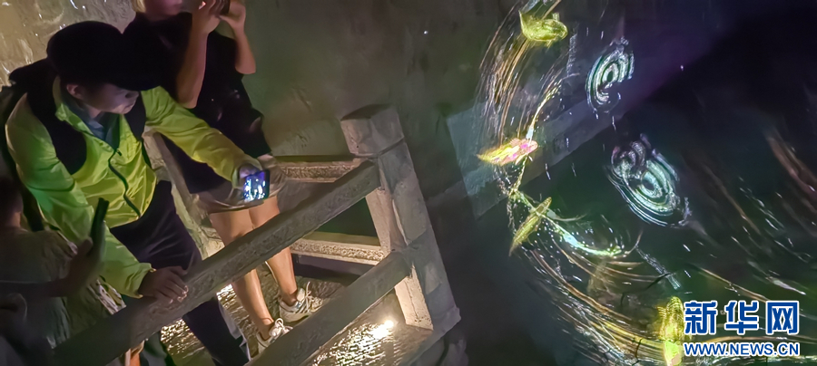 安徽黄山：奇幻灯光秀 点亮精彩一“夏”