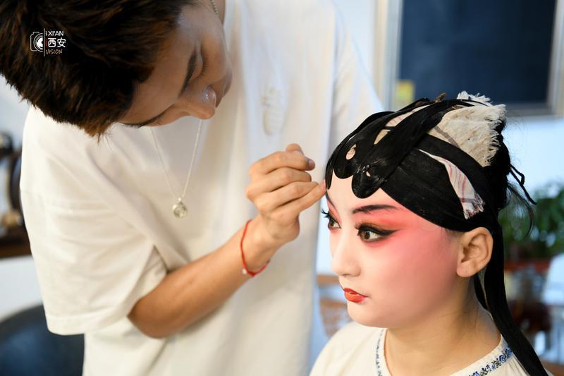 浓墨重彩!“妆”点大美秦腔