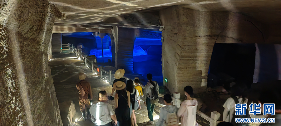 安徽黄山：奇幻灯光秀 点亮精彩一“夏”