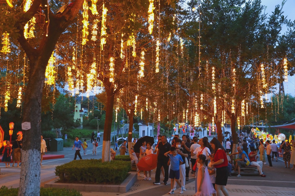 青島：文旅融合點亮夏日夜經濟