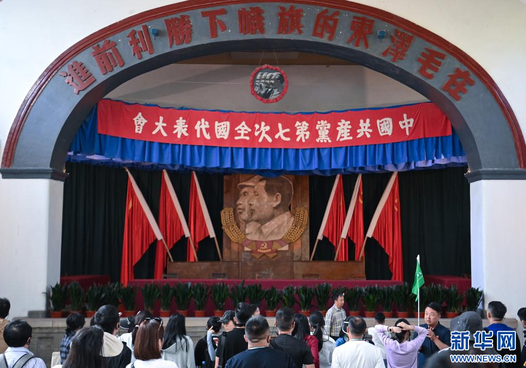 陕西延安：红色旅游持续火热