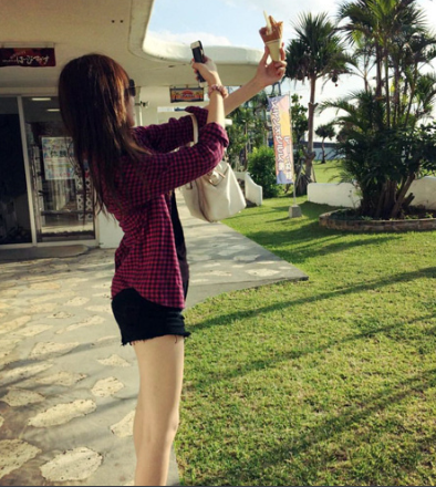 港姐冠军冯盈盈私照曝光 妈妈颜值超高爆红