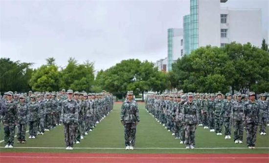 江苏省口岸中学举行新疆部2023年度军训动员大会_fororder_mtxx01