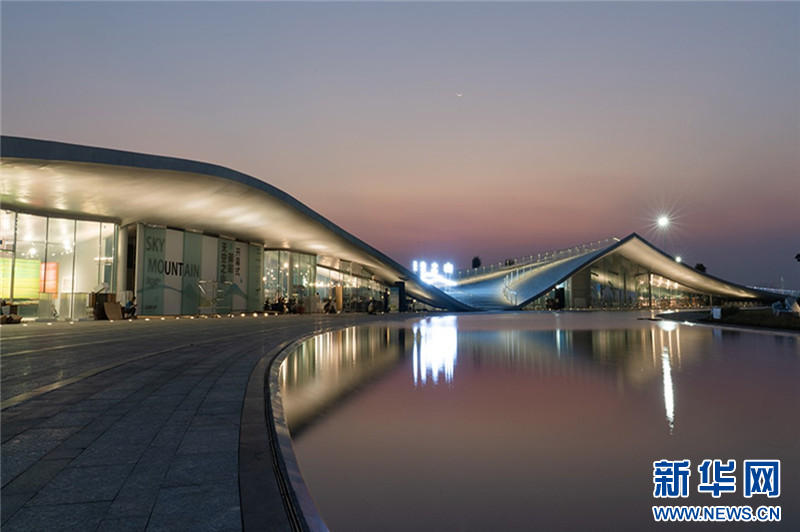 海口湾“天空之山”驿站：一道靓丽的城市风景线_fororder_20230801005