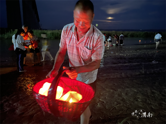 陜西渭南：黃河岸邊迎客來 河燈祈福話民俗