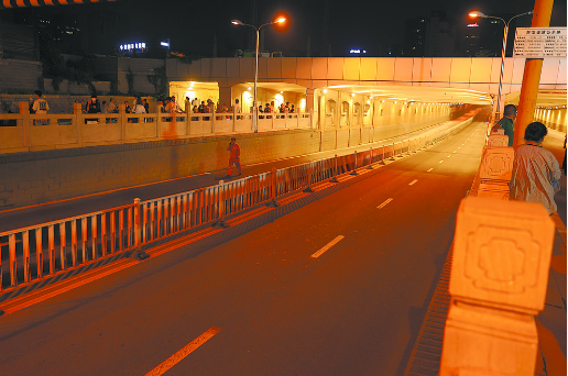 再见！陪伴了我们52年的中山路地道桥_fororder_640 (2)